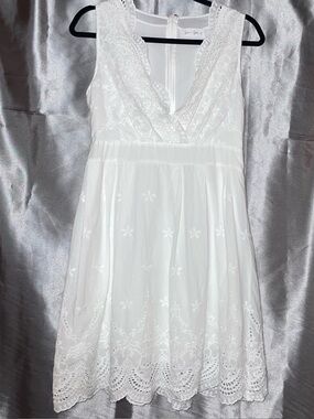 Luca + Grae Floral Embroidered Sleeveless Dress V-Neck Eyelet Size Large